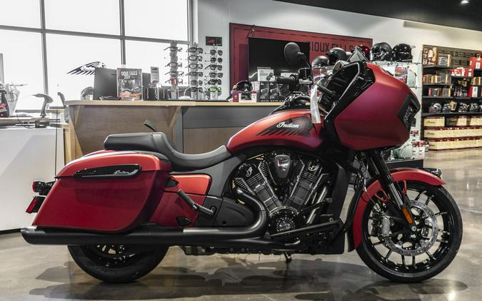 2024 Indian Motorcycle® Challenger® Dark Horse® w/PowerBand Audio Pkg Sunset Red Smoke