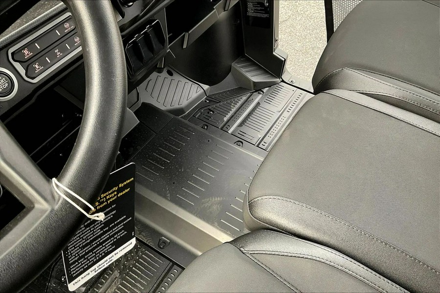 2026 Can-Am SSV DEF MAX XT 65 HD11 BK HB 26 XT HD11