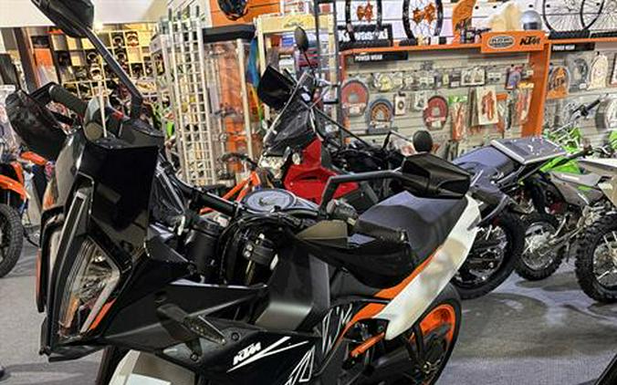 2024 KTM 890 SMT