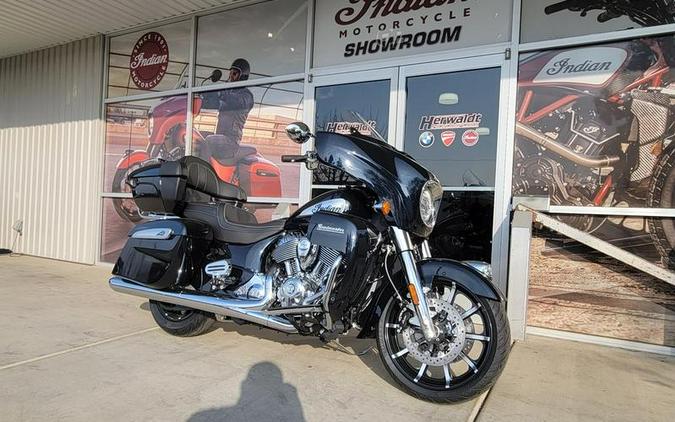 2022 Indian Motorcycle® Roadmaster® Limited Black Azure Crystal