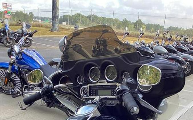 2006 Harley-Davidson® FLHTCUI - Ultra Classic® Electra Glide®
