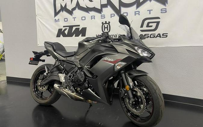 2022 Kawasaki Ninja® 650 Metallic Matte Graphenesteel Gray