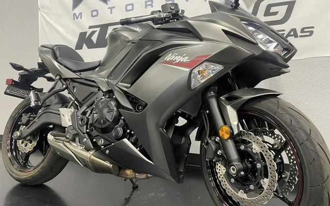 2022 Kawasaki Ninja® 650 Metallic Matte Graphenesteel Gray