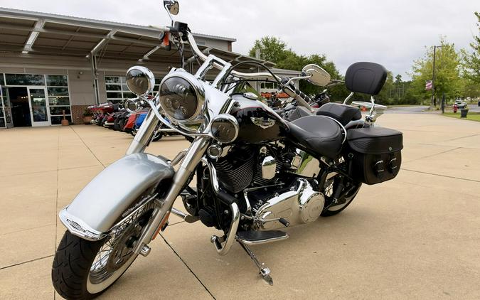 2015 Harley-Davidson Softail Deluxe Two-Tone Brilliant Silver Pearl/Vivid Black