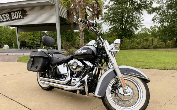 2015 Harley-Davidson Softail Deluxe Two-Tone Brilliant Silver Pearl/Vivid Black