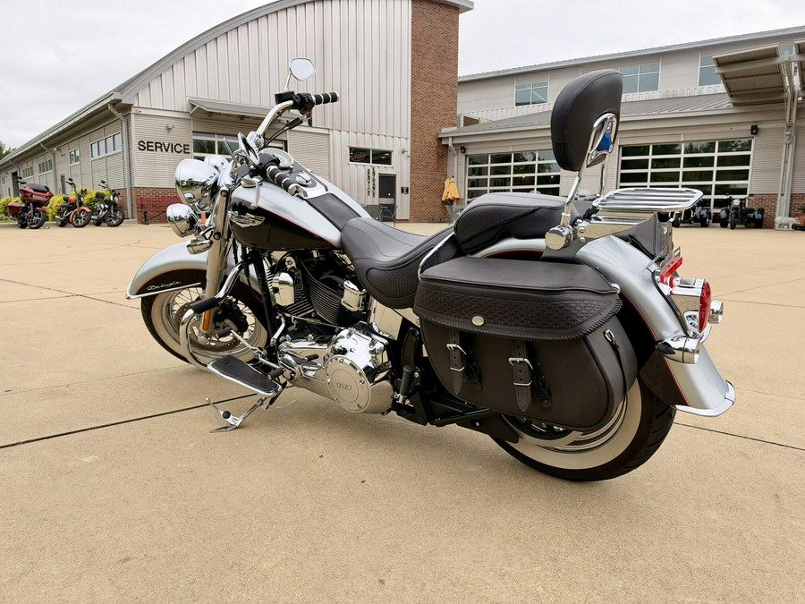 2015 Harley-Davidson Softail Deluxe Two-Tone Brilliant Silver Pearl/Vivid Black