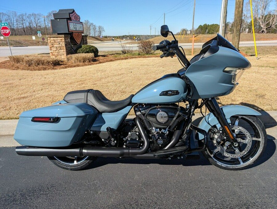 2024 Harley-Davidson Road Glide® Sharkskin Blue