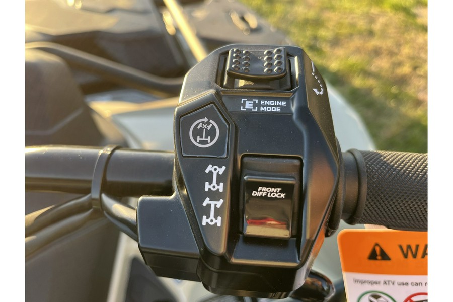 2026 OUTLANDER PRO XU HD7 - Can-Am