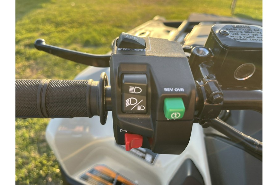 2026 OUTLANDER PRO XU HD7 - Can-Am