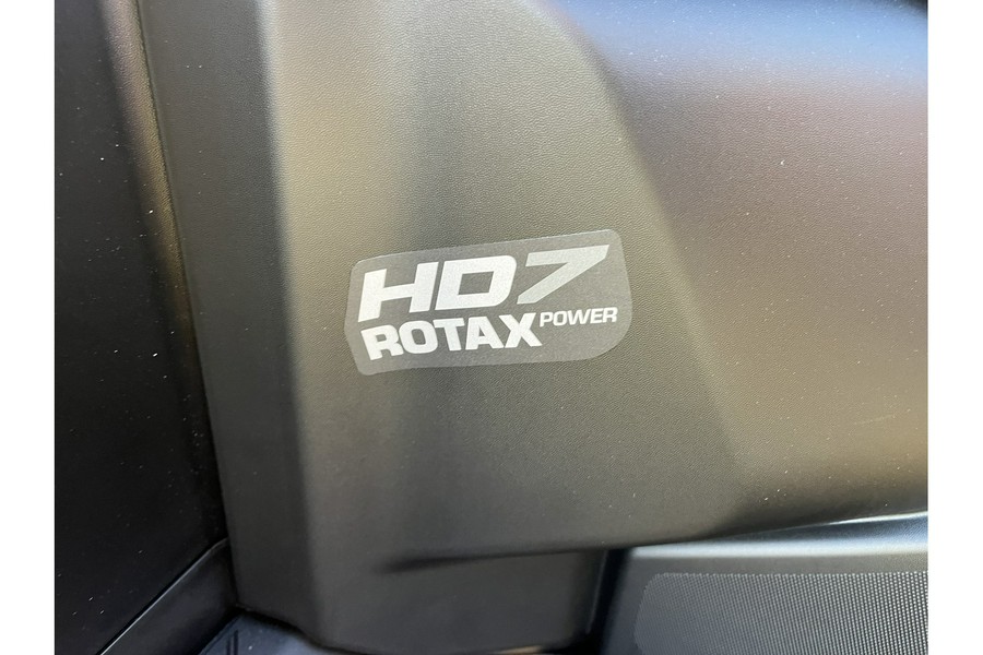 2026 OUTLANDER PRO XU HD7 - Can-Am
