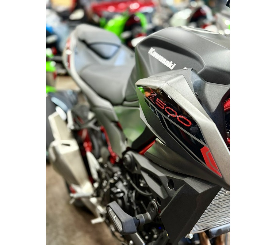 2025 Kawasaki Z500 SE ABS