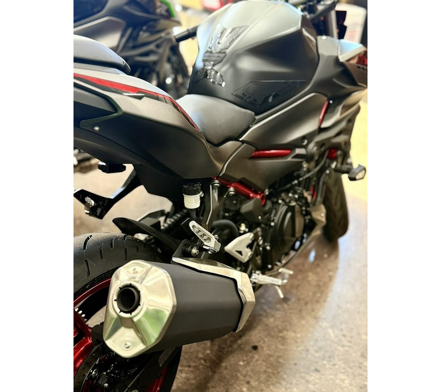 2025 Kawasaki Z500 SE ABS