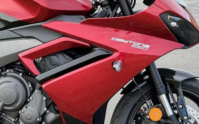 2025 Triumph Daytona 660 Snowdonia White/Sapphire Black