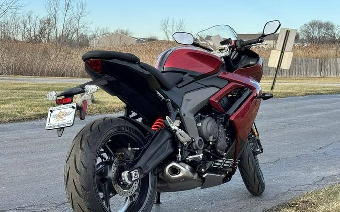 2025 Triumph Daytona 660 Snowdonia White/Sapphire Black