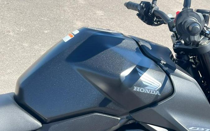 2025 Honda® CB750 HORNET Base