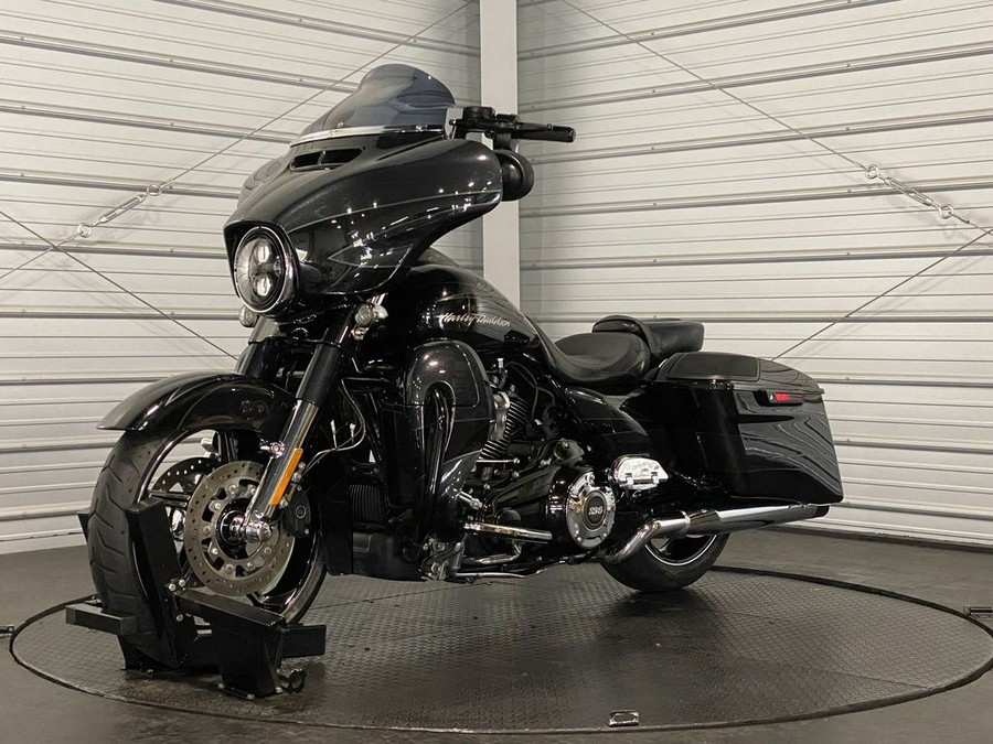 2017 Harley-Davidson® FLHXSE - CVO™ Street Glide®