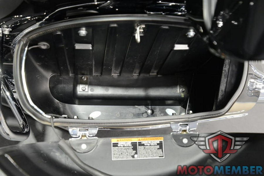 2022 Indian Motorcycle® Springfield® Black Metallic/Dirt Track Tan