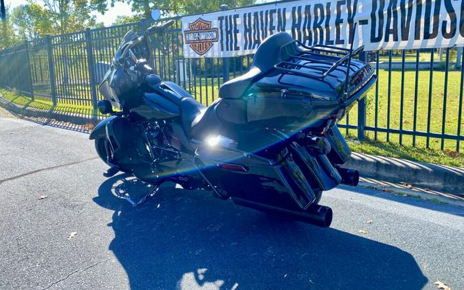 2021 Harley-Davidson® Ultra Limited Vivid Black - Black Finish