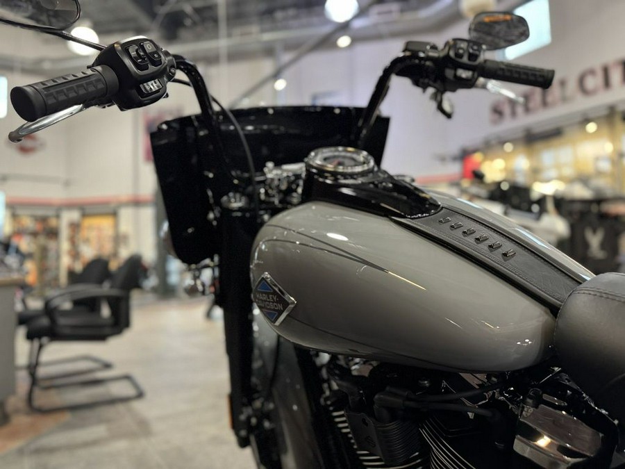 2026 Harley-Davidson® FLHC - Heritage Classic