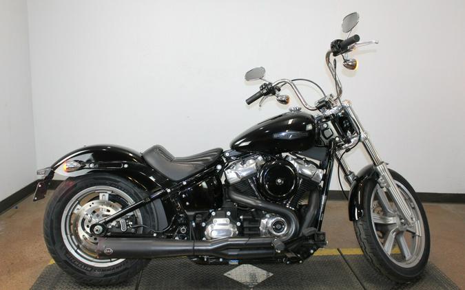 Harley-Davidson® Softail Standard® 2022 FXST 064677A BLACK