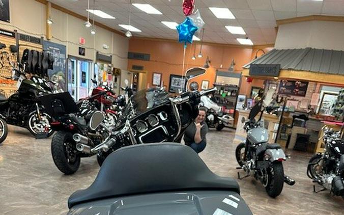 2022 Harley-Davidson® Street Glide® Special Gunship Gray