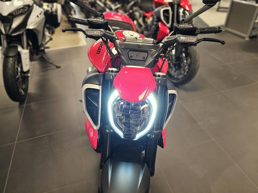 2024 Ducati Diavel V4 Red