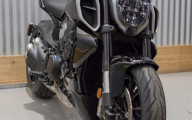 2024 Ducati Diavel V4 Black