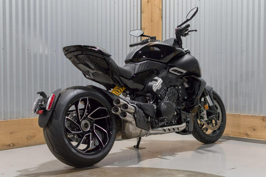 2024 Ducati Diavel V4 Black