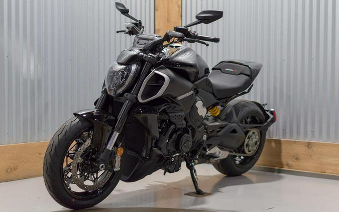 2024 Ducati Diavel V4 Black