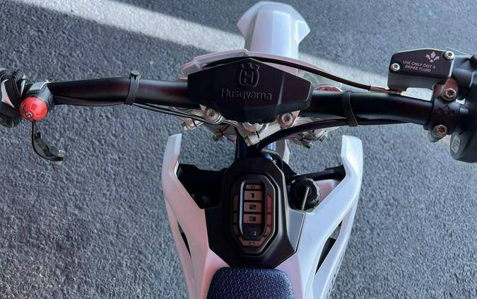 2027 Husqvarna® EE5