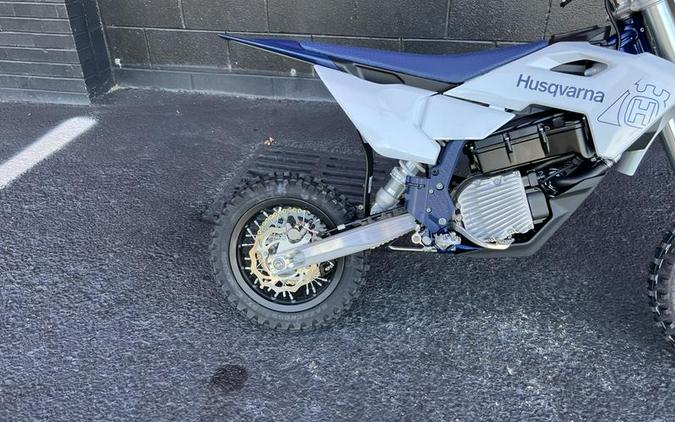 2027 Husqvarna® EE5