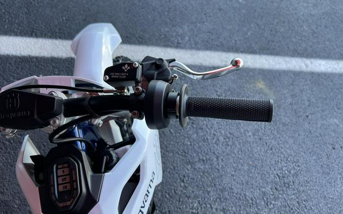 2027 Husqvarna® EE5
