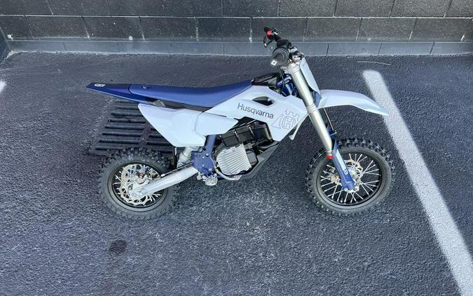 2027 Husqvarna® EE5