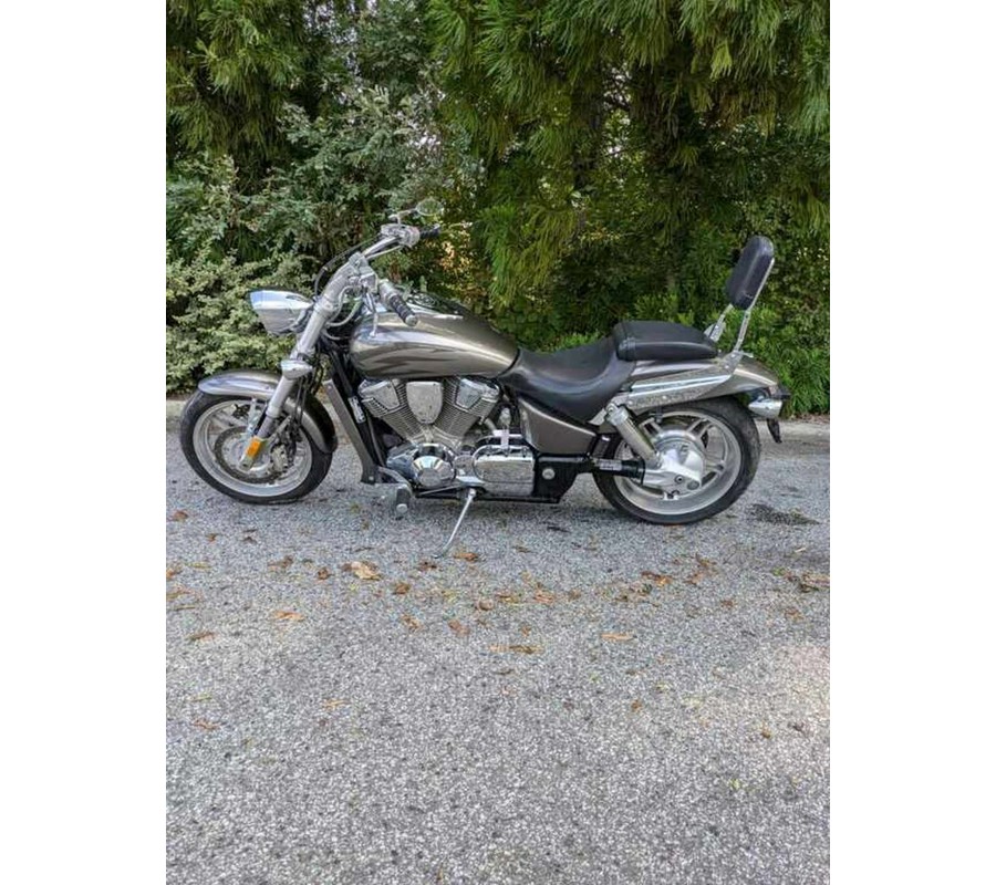 2005 Honda VTX™ 1800F Spec 1