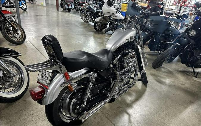 2003 Harley-Davidson® XL1200C - Sportster® Custom 1200C