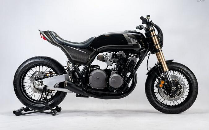 Monotone Menace: A brawny Honda CB750 by STG Tracker