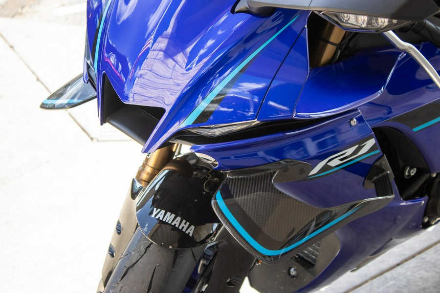 2026 YAMAHA YZF-R1