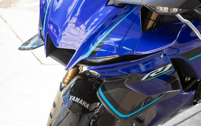2026 YAMAHA YZF-R1