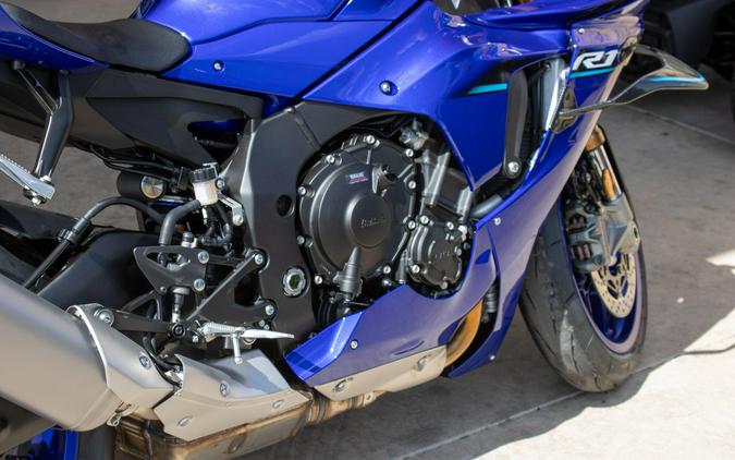 2026 YAMAHA YZF-R1