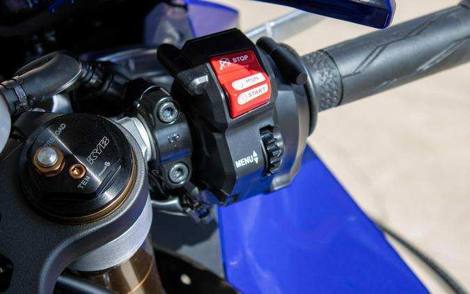 2026 YAMAHA YZF-R1