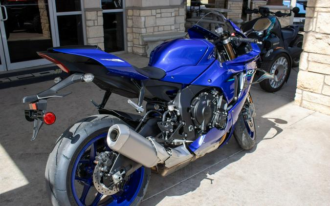 2026 YAMAHA YZF-R1