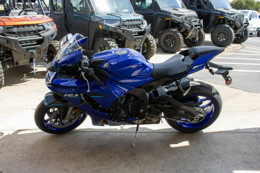2026 YAMAHA YZF-R1