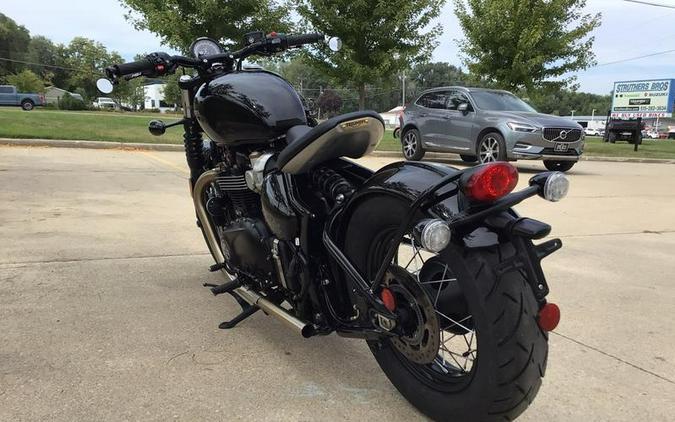 2022 Triumph Bonneville Bobber Jet Black