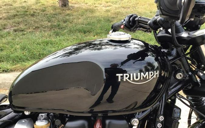 2022 Triumph Bonneville Bobber Jet Black