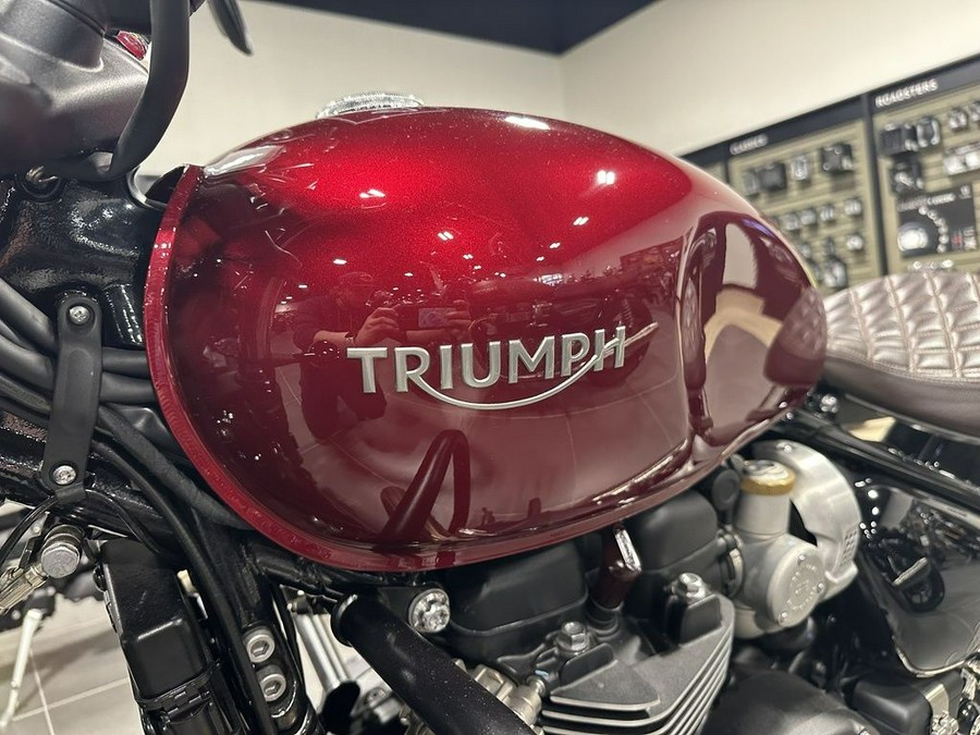 2022 Triumph Bonneville Bobber Cordovan Red