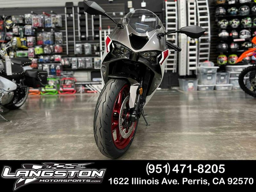 2024 Kawasaki Ninja® ZX™-6R ABS Pearl Robotic White/Metallic Graphite Gray