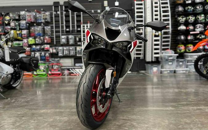 2024 Kawasaki Ninja® ZX™-6R ABS Pearl Robotic White/Metallic Graphite Gray