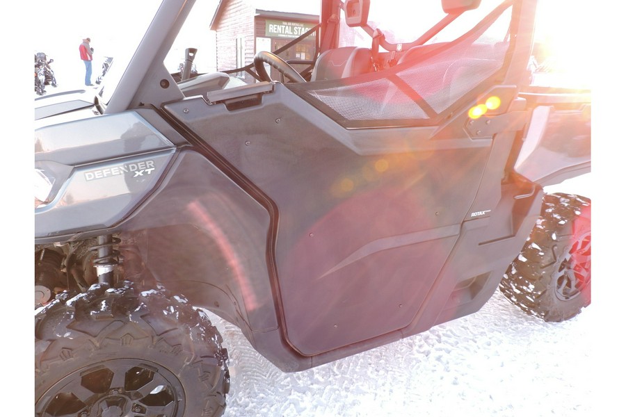 2023 Can-Am Defender XT HD9