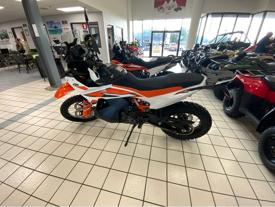 2023 KTM Adventure 890 R