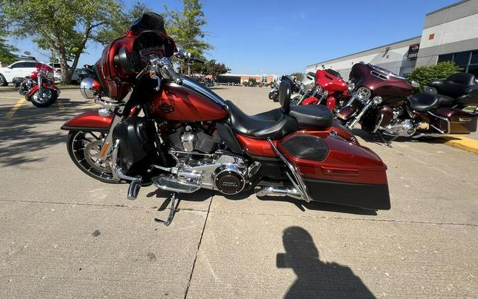 2018 Harley-Davidson® FLHXSE - CVO™ Street Glide®